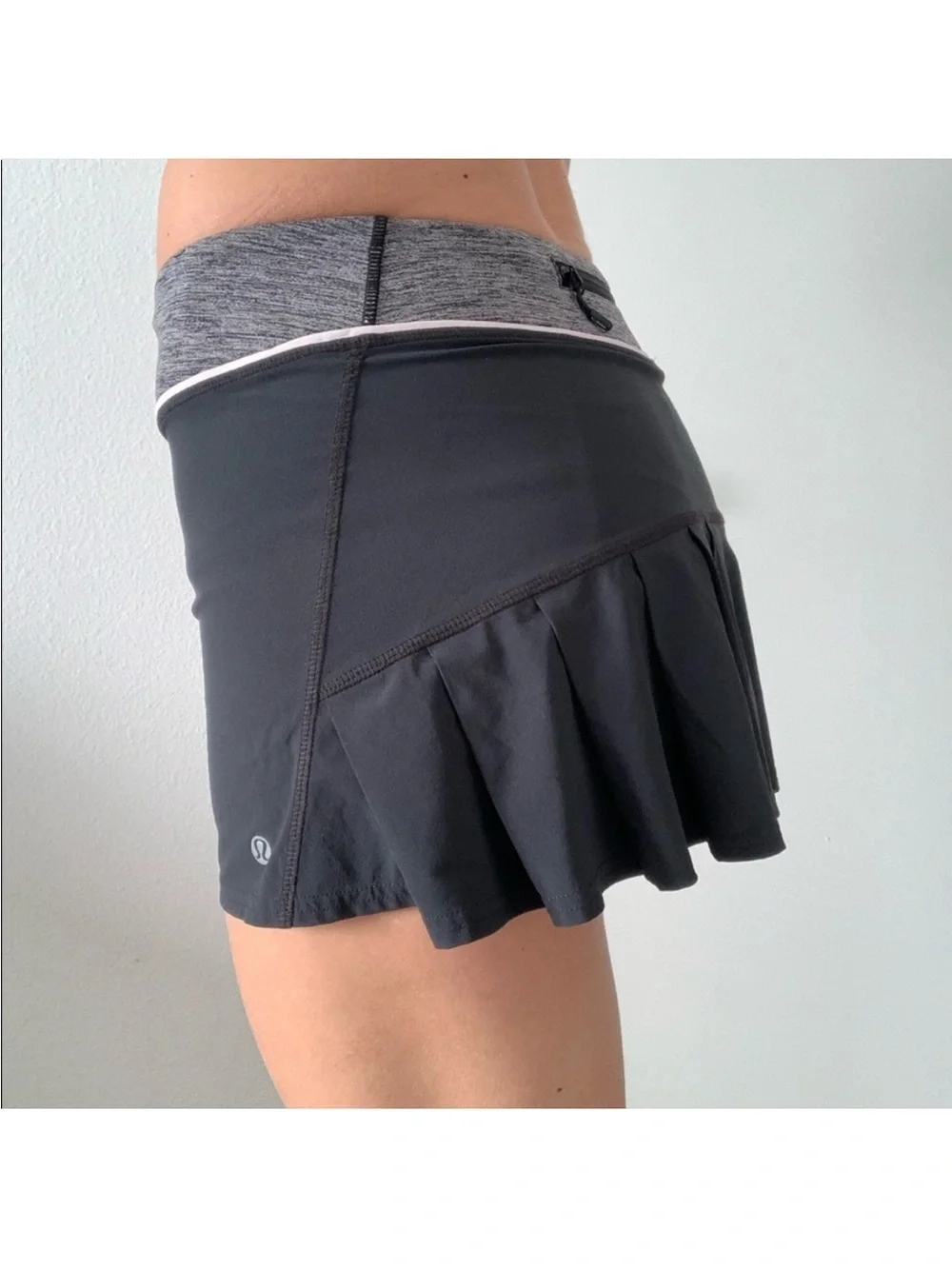 LULULEMON Black & Gray Ruffle Skirt Size 6